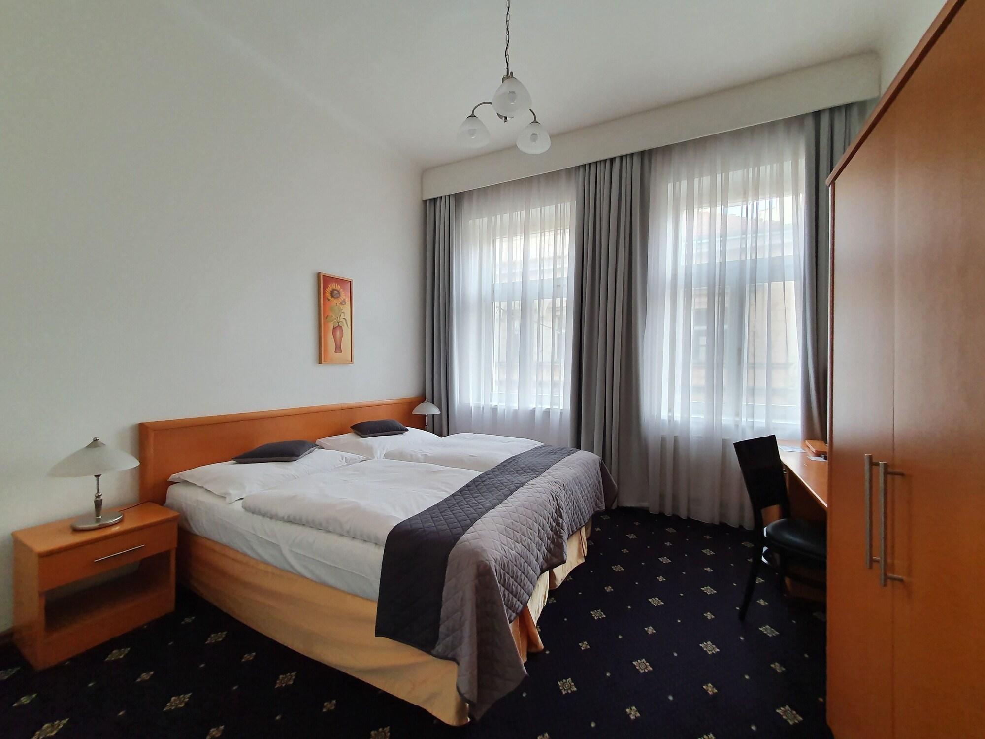 Machova Hotel Prague Exterior photo